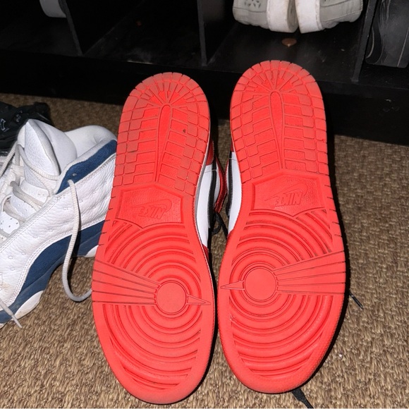 Jordan 1 Chicagos - Picture 6 of 7